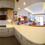 Elegant & Cozy Retreat Home, Center Gem By The Seaside, Steps From The Tram Апартаменты