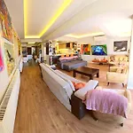 Апартаменты Elegant & Cozy Retreat Home, Center Gem By The Seaside, Steps From The Tram *