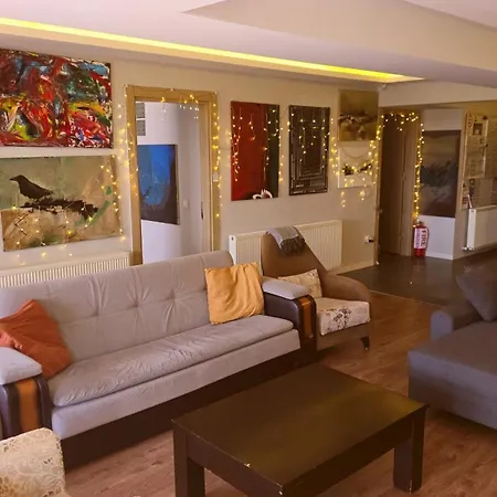 Elegant & Cozy Retreat Home, Center Gem By The Seaside, Steps From The Tram Smirne