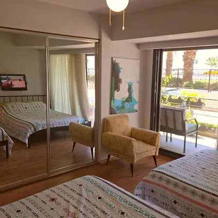 Elegant & Cozy Retreat Home, Center Gem By The Seaside, Steps From The Tram Smirne