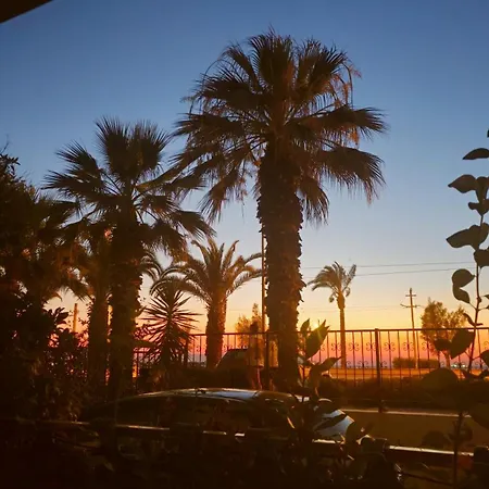 Elegant & Cozy Retreat Home, Center Gem By The Seaside, Steps From The Tram Smirne