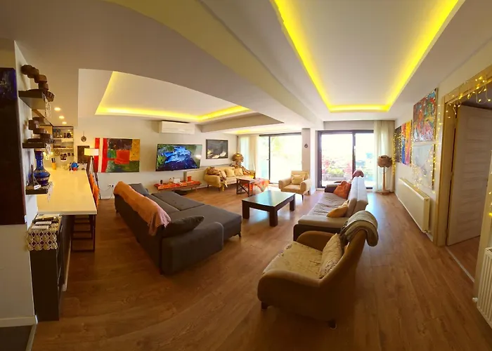 Apartmán Elegant & Cozy Retreat Home, Center Gem By The Seaside, Steps From The Tram İzmir