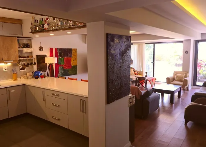 Apartmán Elegant & Cozy Retreat Home, Center Gem By The Seaside, Steps From The Tram *