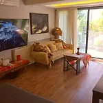 Elegant & Cozy Retreat Home, Center Gem By The Seaside, Steps From The Tram Apartment Izmir