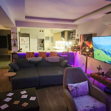 Apartment Elegant & Cozy Retreat Home, Center Gem By The Seaside, Steps From The Tram Izmir