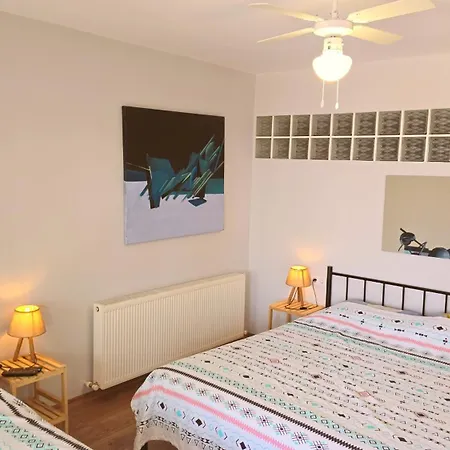 Apartment Elegant & Cozy Retreat Home, Center Gem By The Seaside, Steps From The Tram