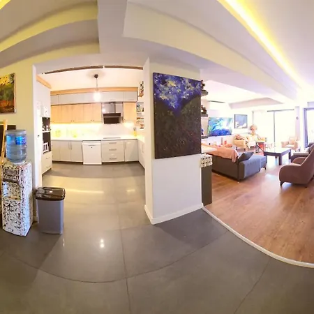 Apartment Elegant & Cozy Retreat Home, Center Gem By The Seaside, Steps From The Tram Izmir