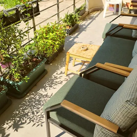 Apartment Elegant & Cozy Retreat Home, Center Gem By The Seaside, Steps From The Tram Izmir