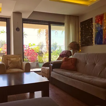 Elegant & Cozy Retreat Home, Center Gem By The Seaside, Steps From The Tram Izmir