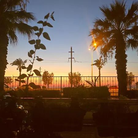 Elegant & Cozy Retreat Home, Center Gem By The Seaside, Steps From The Tram Apartamento