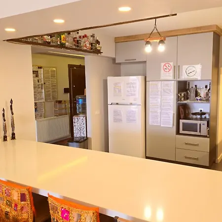 Elegant & Cozy Retreat Home, Center Gem By The Seaside, Steps From The Tram Izmir