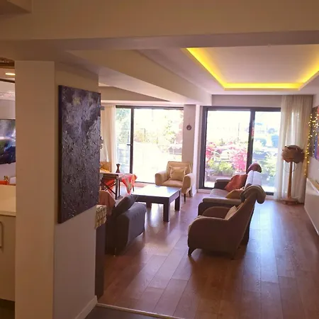 Apartment Elegant & Cozy Retreat Home, Center Gem By The Seaside, Steps From The Tram