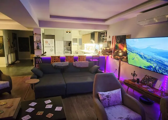 Daire Elegant & Cozy Retreat Home, Center Gem By The Seaside, Steps From The Tram İzmir