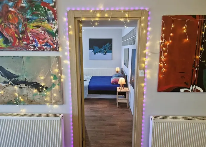 Elegant & Cozy Retreat Home, Center Gem By The Seaside, Steps From The Tram * Smirne