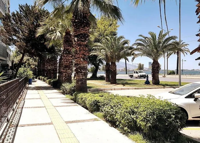 Elegant & Cozy Retreat Home, Center Gem By The Seaside, Steps From The Tram * Smirne