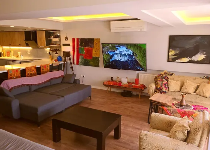 Elegant & Cozy Retreat Home, Center Gem By The Seaside, Steps From The Tram Appartamento