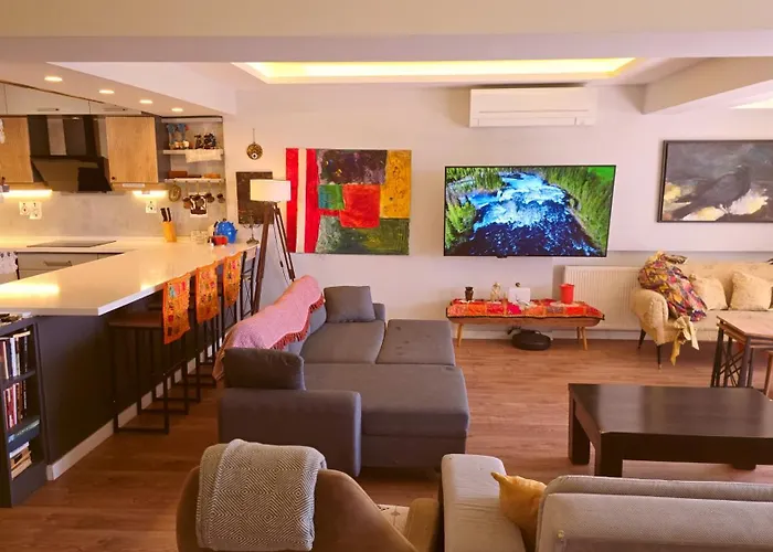 Elegant & Cozy Retreat Home, Center Gem By The Seaside, Steps From The Tram * Smirne