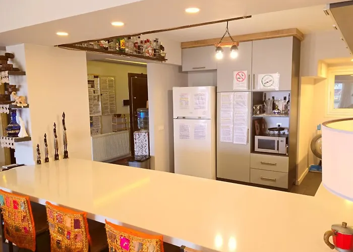 Elegant & Cozy Retreat Home, Center Gem By The Seaside, Steps From The Tram Smirne