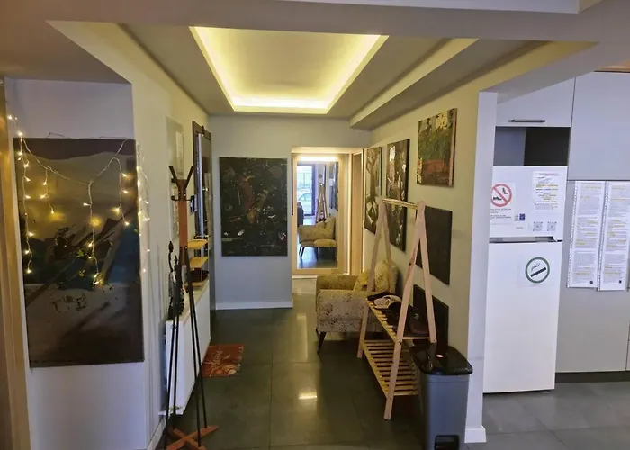 Elegant & Cozy Retreat Home, Center Gem By The Seaside, Steps From The Tram Appartement İzmir