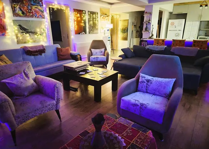 Elegant & Cozy Retreat Home, Center Gem By The Seaside, Steps From The Tram Appartement İzmir