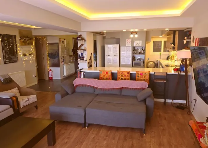 Appartement Elegant & Cozy Retreat Home, Center Gem By The Seaside, Steps From The Tram İzmir